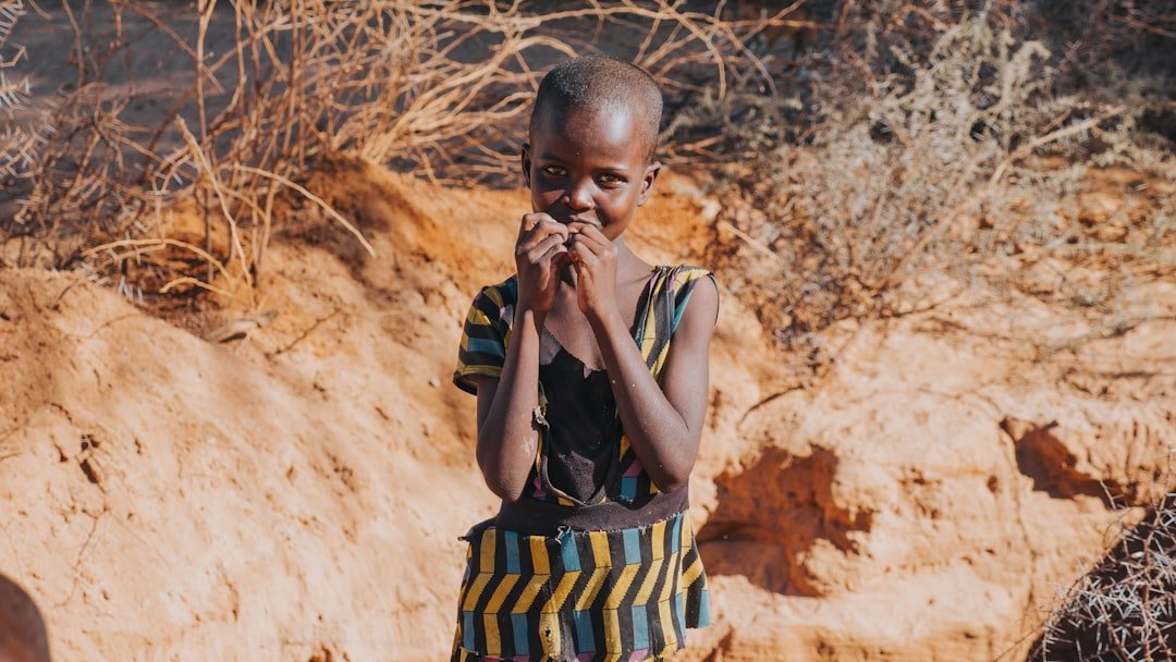 Photo Child wearing tracker